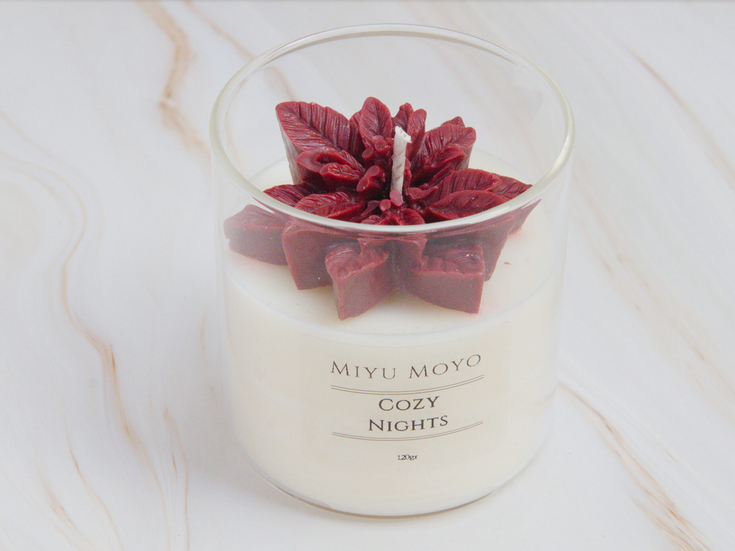 Cozy Nights met rode bloem