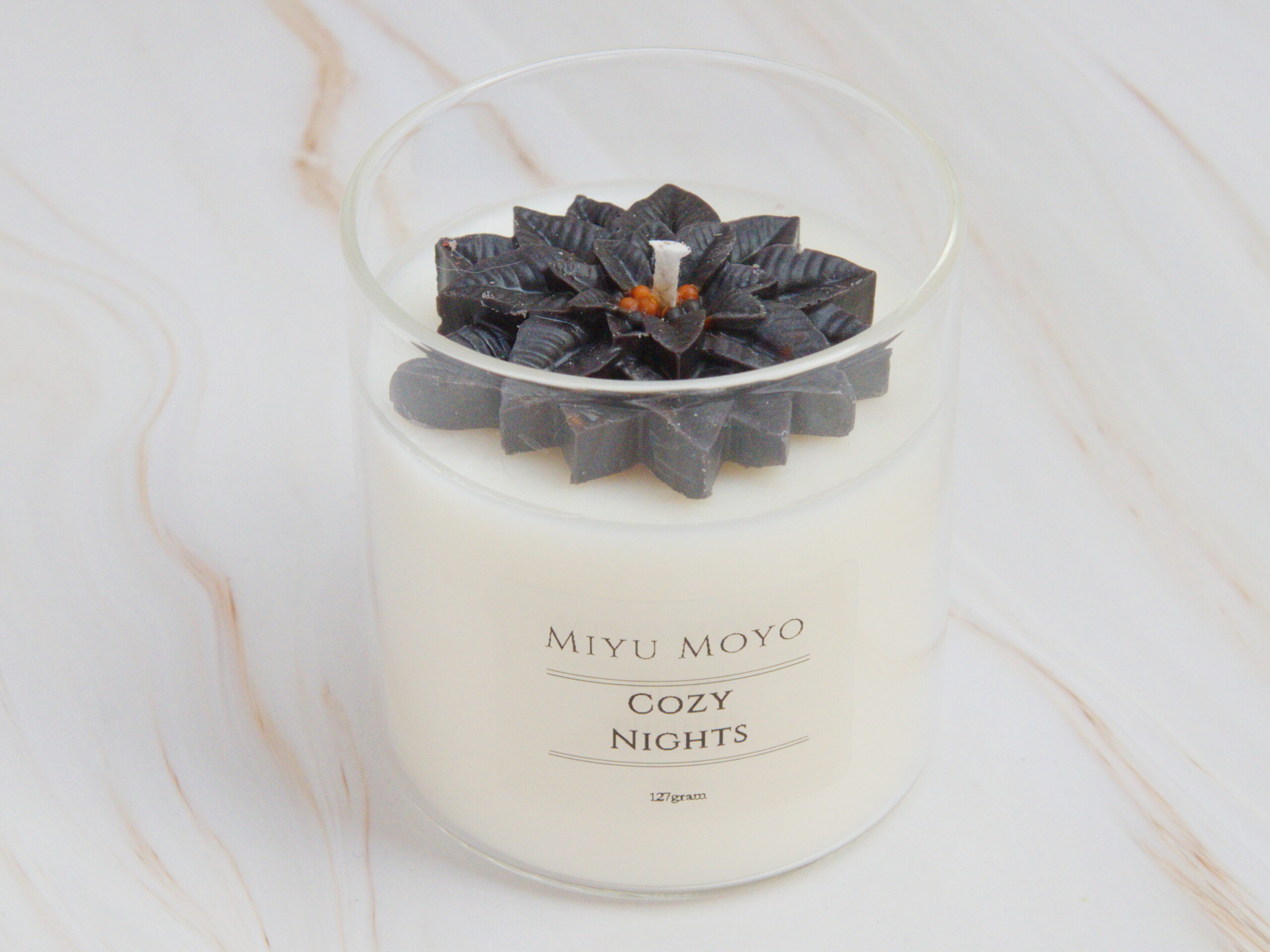 Cozy Nights met zwarte bloem