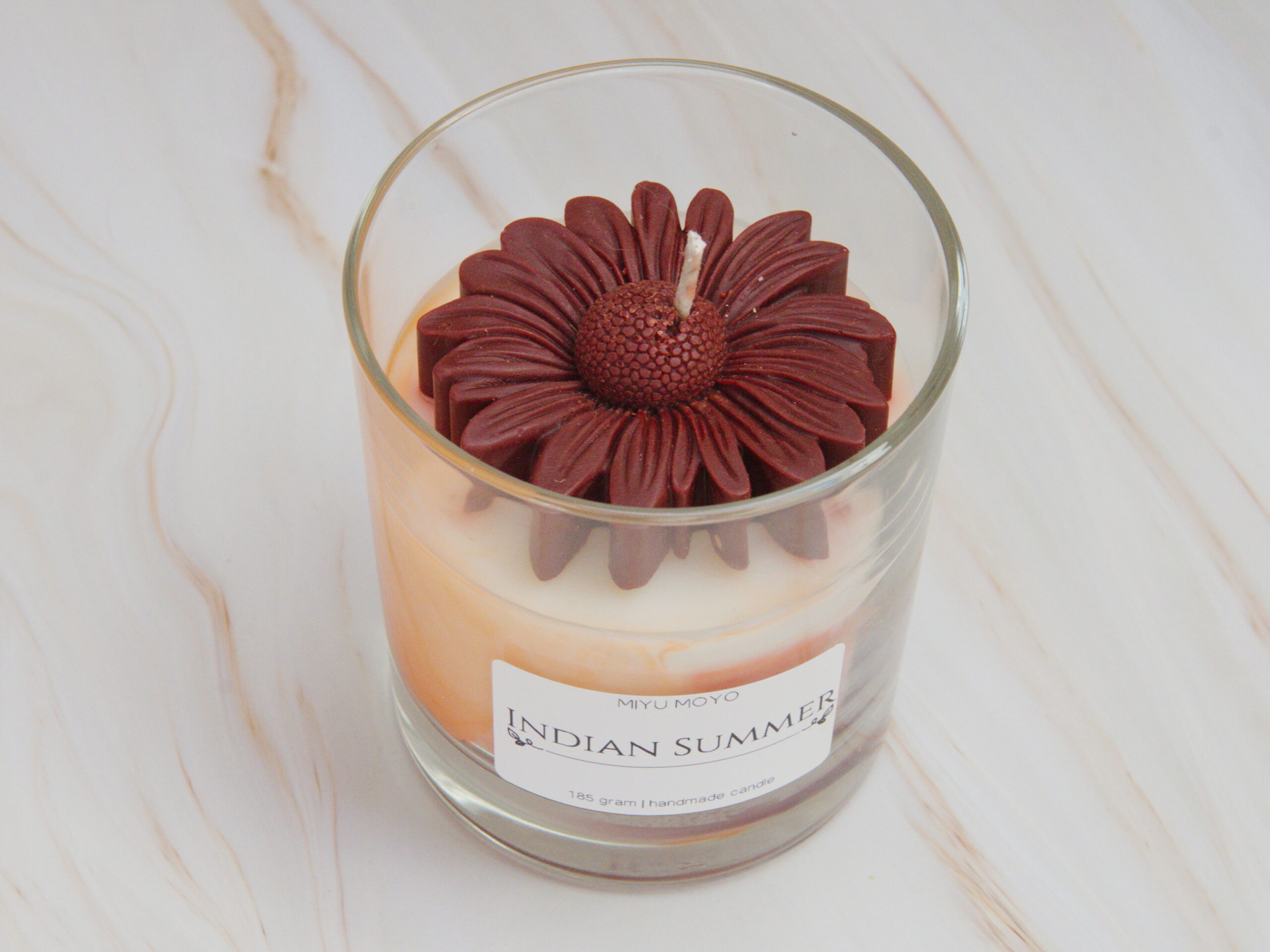 Indian Summer met donkerrode bloem